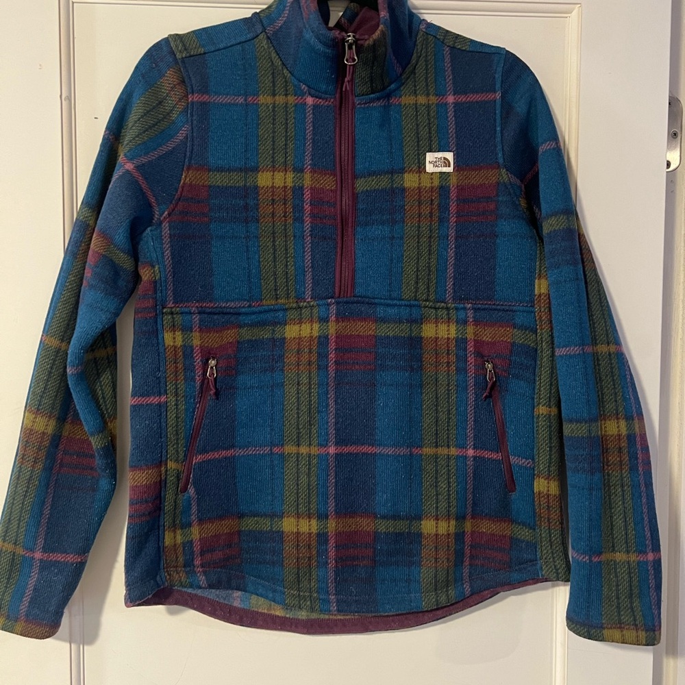 The North Face women’s Blue Plaid 1/2 zip pullover